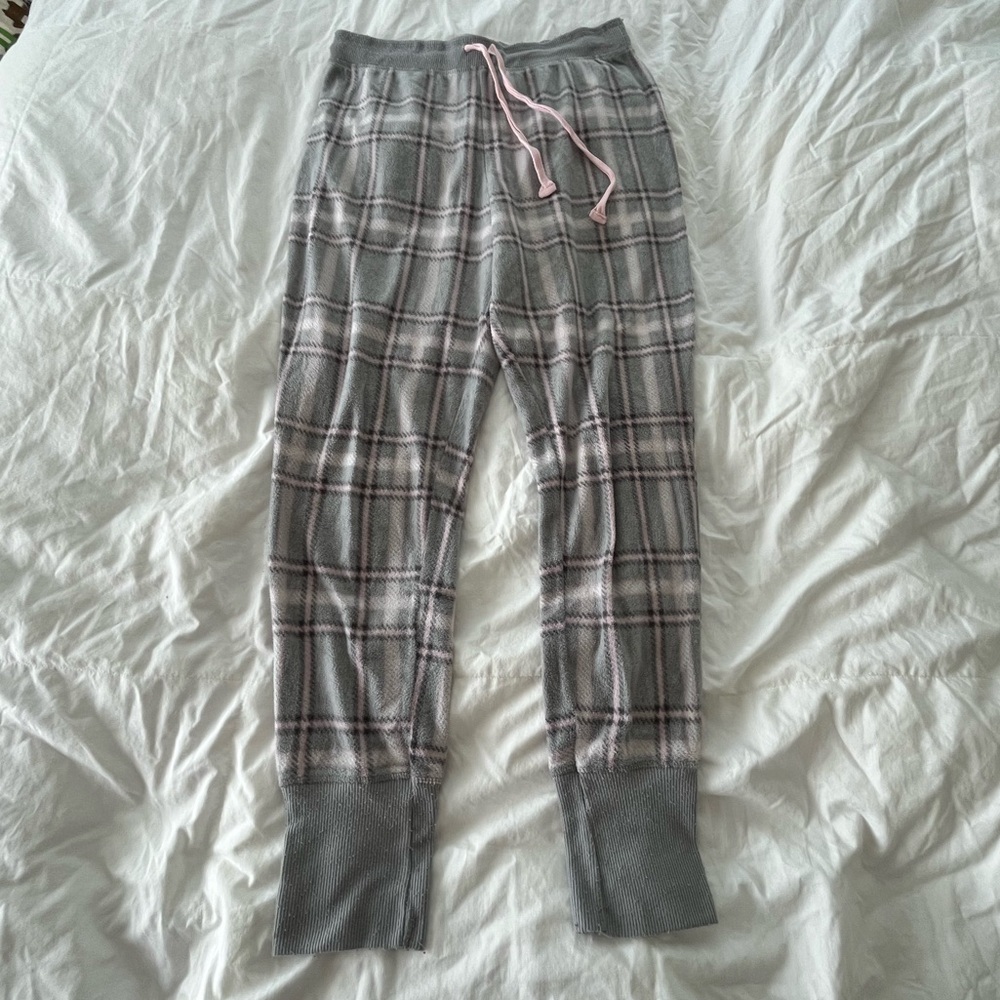 Small and super soft women’s pajama pants